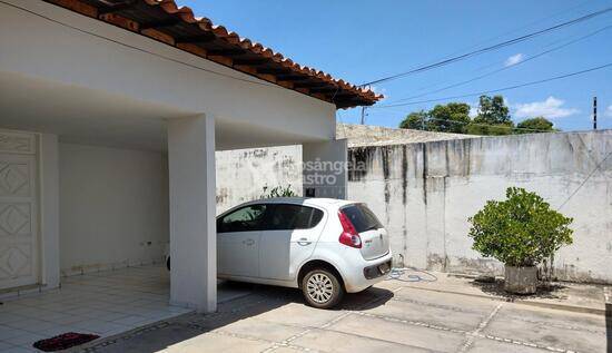 Casa de 200 m² Jóquei - Teresina, à venda por R$ 1.000.000