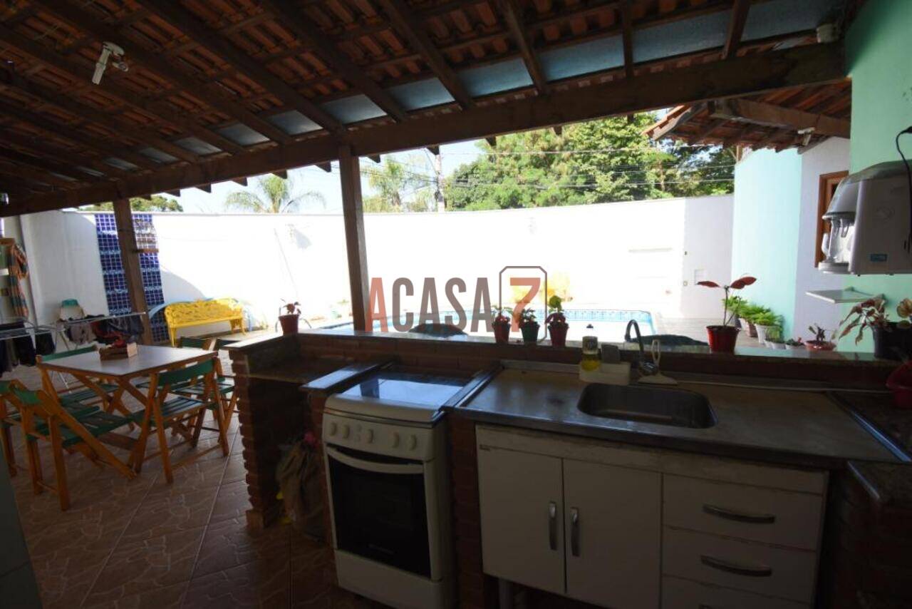 Casa Jardim Karolyne, Votorantim - SP