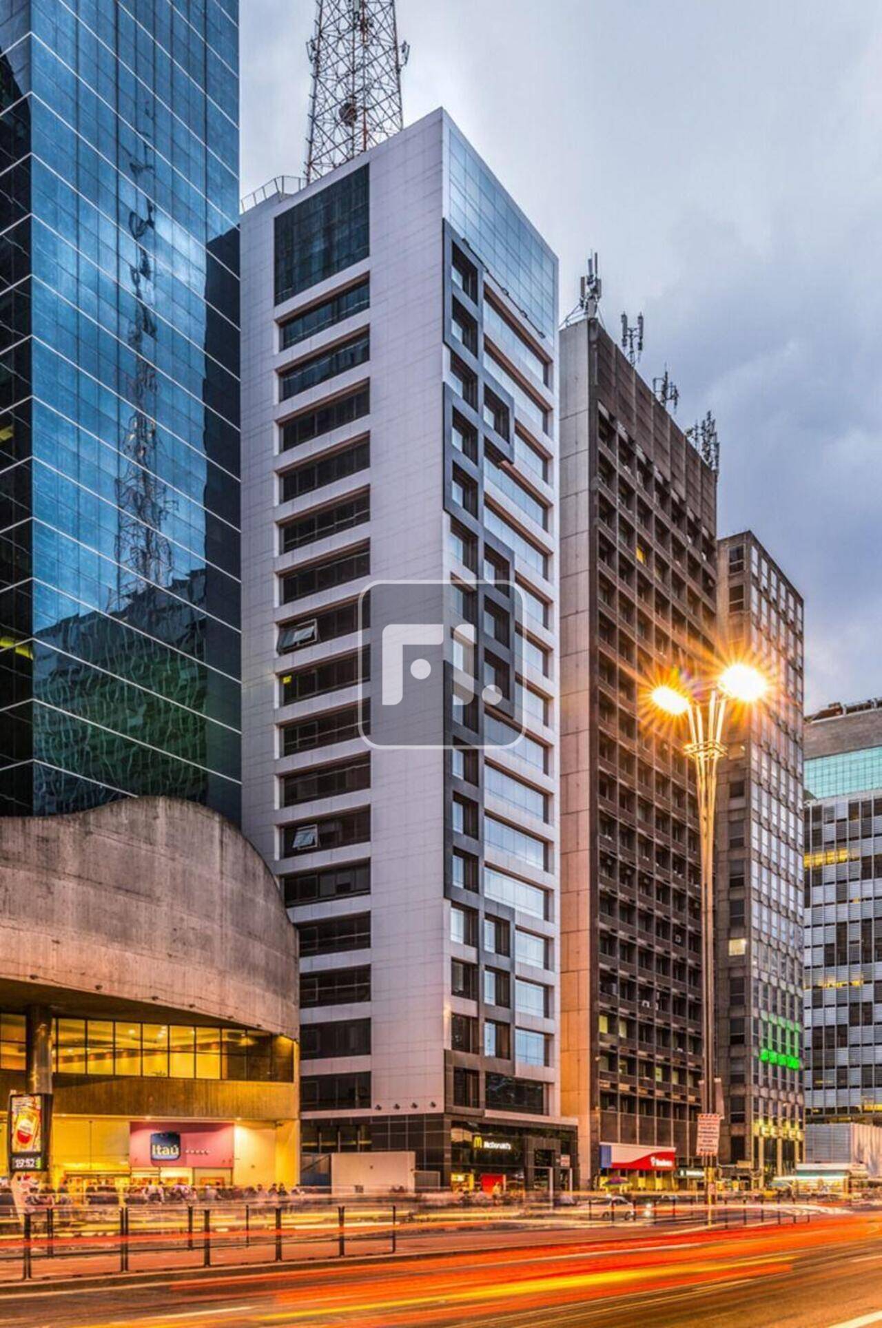 Conjunto comercial com 356 m² na Bela vista para Locação/Venda, com piso elevado com carpete,