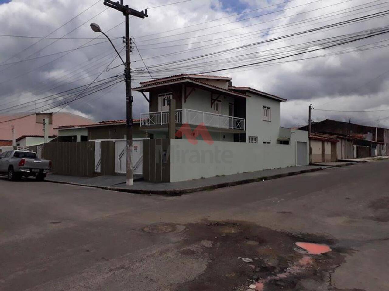 Casa Jardim Cruzeiro, Feira de Santana - BA