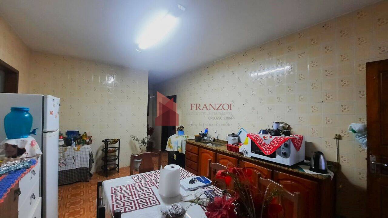 VENDA: Casa-3 dormitórios - Bairro Fazenda - Itajaí