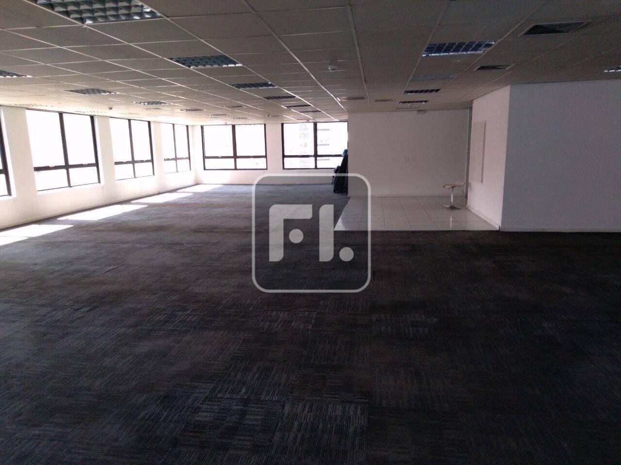 Conjunto comercial com 500 m² na Bela vista para Locação, com piso frio com canaletas,
