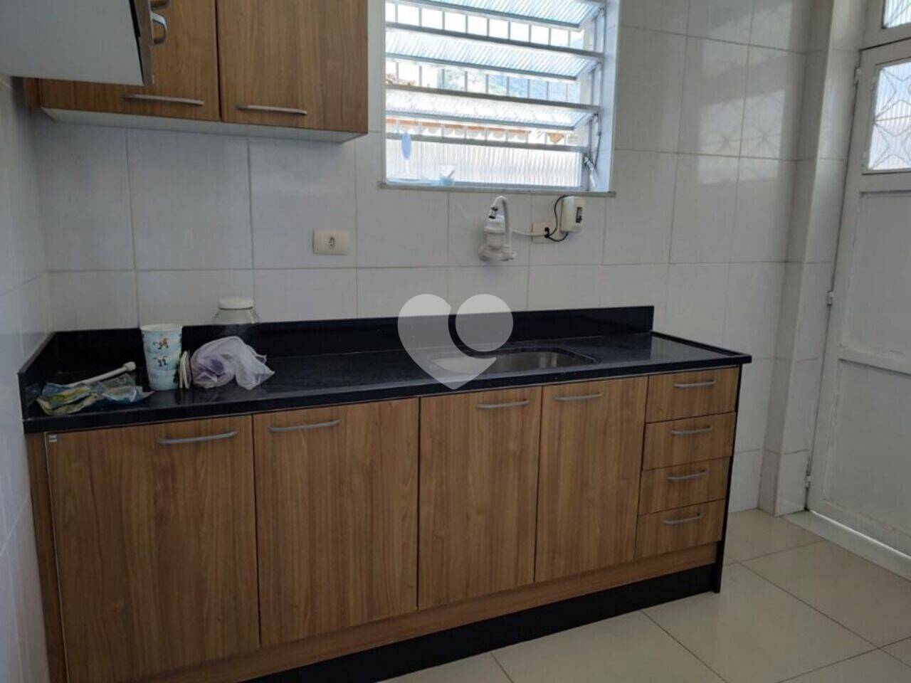 Lopes Enjoy Imóveis Vende! Rua Botucatu - AP90414

Apartamento com 3 quartos vazio à venda, 88 m² Grajaú - Rio de Janeiro/RJ

Rua Botucatu (Largo do Verdum / farto comércio e condução local). 
Condomínio Barato

Ótimo apartamento claro e arejado em rua nobre do bairro, composto por. Varanda, sala, 3 quartos sendo 1 suíte, banheiro social,  cozinha, área de serviço com banheiro. (todo imóvel em porcelanato), sem vaga de garagem. Avaliamos.