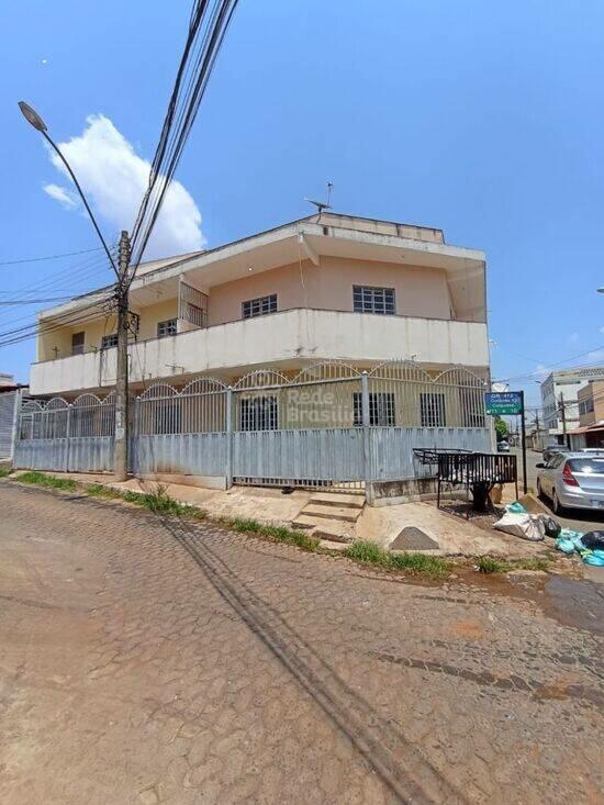 Casa de 163 m² na QR 412 Conjunto 13 - Samambaia Norte - Samambaia - DF, à venda por R$ 680.000