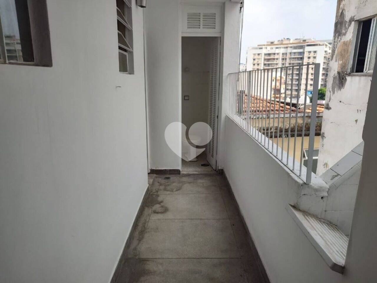 Lopes Enjoy Imóveis vende!  Rua Aquidabã - AP88448

Apartamento 2 quartos, 67 m² Rua Aquidabã - Méier -RJ. 
Apartamento aconchegante vazio composto por: sala, 2 quartos, dependências completas de empregada. 
Prédio recuado, gradeado, porteiro, salão de festas, elevador.
Bom para quem procura conforto e comodidade e fica situado no 4º andar. O condomínio fica localizado em (o) Rua Aquidabã no bairro Lins de Vasconcelos, próximo a pontos de interesse tais como Escola Municipal Affonso Taunay, Instituto Nícia Macieira, Escola Municipal José Eduardo de Macedo Soares, Escola Técnica Rezende Rammel, Escola Municipal Francisco Jobim. (sem garagem, porem tem estacionamento enfrente ao prédio).
Características Ar condicionado / Área de serviço / banheiro social /  cozinha / Banheiro de empregada / Cozinha / Dormitório de empregada / Elevador. Avaliamos.
Fuja do aluguel e compre já o seu imóvel! Auxiliamos na análise do seu crédito caso ainda não possua carta aprovada! Ligue e agende já a sua visita!  Avaliamos seu imóvel Gratuitamente, faça-nos uma visita Rua Borda do Mato 04-Grajaú-Rj. 
