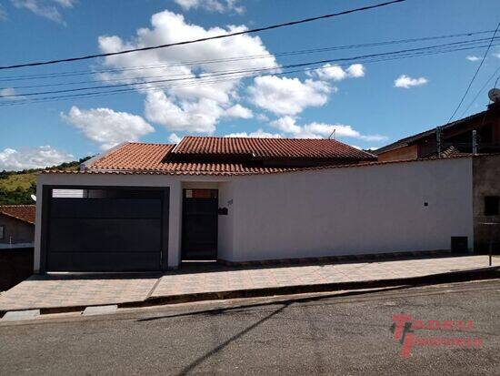 Casa de 214 m² Colinas de Santa Bárbara - Pouso Alegre, à venda por R$ 750.000