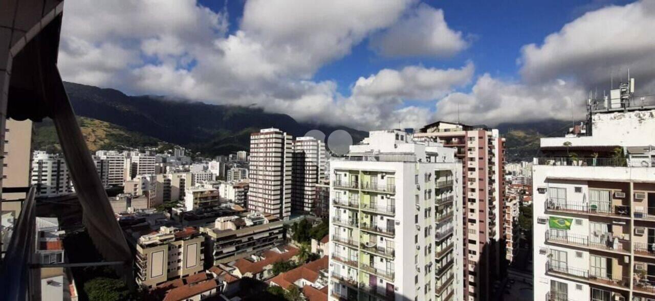 Lopes Enjoy vende! Rua Ribeiro Guimarães / Tijuca
Edifício do Condomínio Palma de Mallorca.
Cobertura Duplex, Infra Total, 3 quartos, terraço e 2 vagas demarcadas.
Imóvel. 1º andar. Magnifica Cobertura composta por: sala, varanda, 2 quartos e uma suíte, cozinha, área de serviço, quarto de empregada e banheiro de empregada.
2º andar, acesso à escada onde temos um mezanino com um escritório, um amplo salão coberto, 1 quarto com sacada, e terraço com vista deslumbrante para o Sumaré.
Prédio. Portaria imponente 24:00horas, com 15 andares, e com 4 apartamentos por andar, 2 elevadores, interfone, CFVT, e rampa de acessibilidade.
Condomínio. Infra total, play, salão de festas, piscina, sauna, sala de ginástica, bar, bicicletário, 
Local. Farto comércio e condução local.
Documentação. Aceita Financiamento e FGTS.
 Avaliamos e Vendemos o seu imóvel!