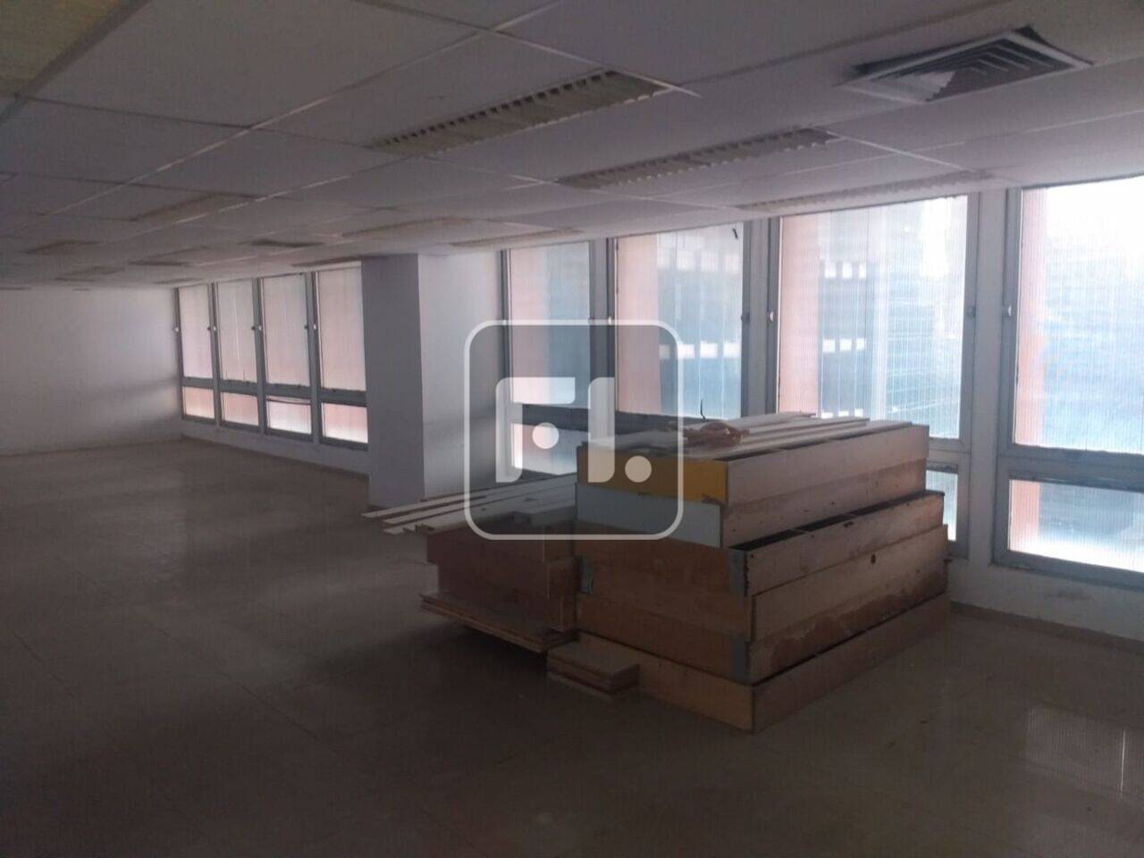 Conjunto comercial com 305m² na Bela vista para venda ou locação, com piso porcelanato,