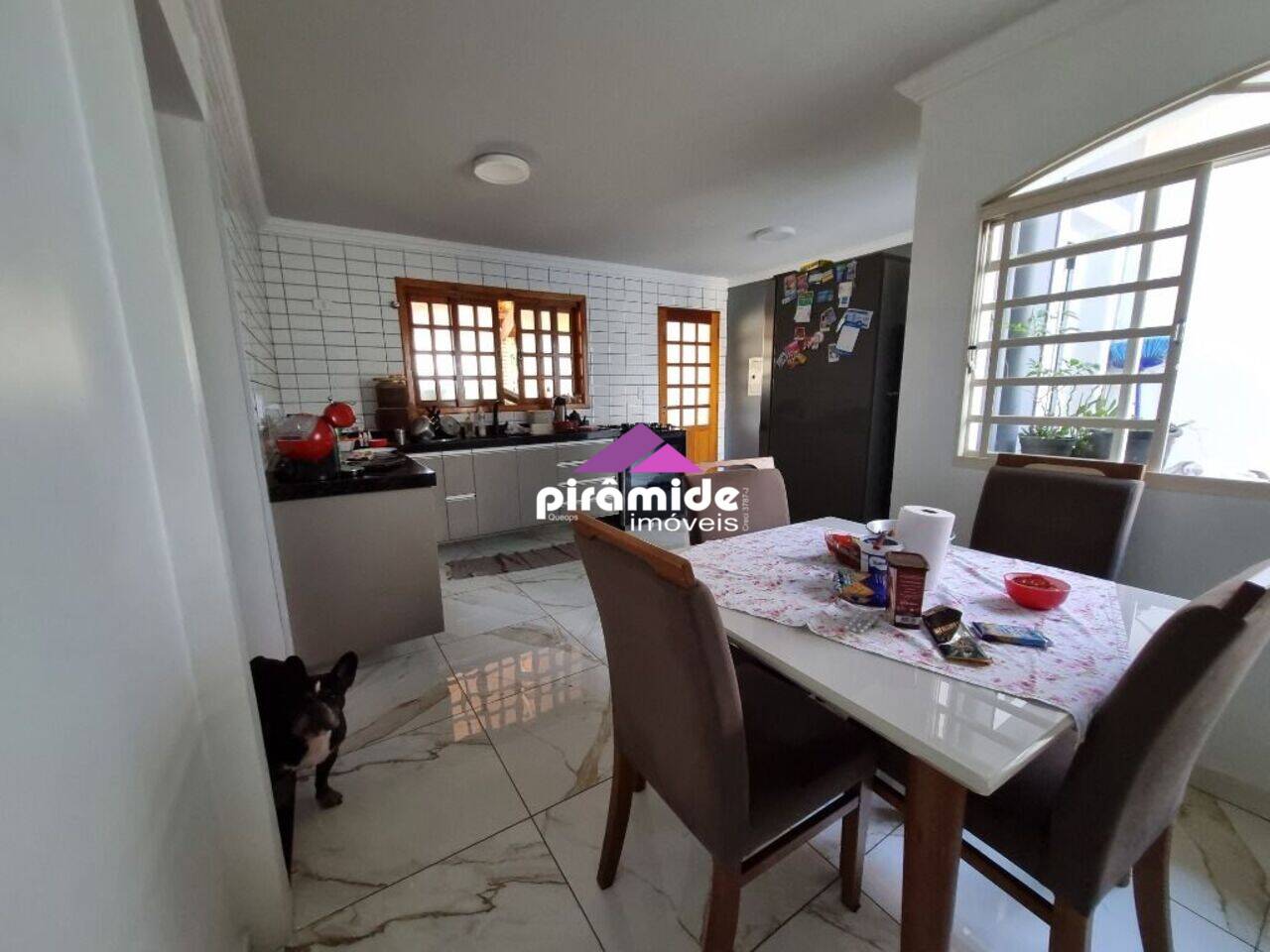 Casa Conjunto Residencial Trinta e Um de Março, São José dos Campos - SP