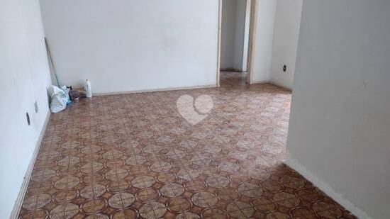 Apartamento com 3 quartos, vaga, à venda, 85 m² por R$ 180.000 - Cachambi.
R. Getúlio, próximo a R. Cachambi. Prédio de 04 andares, sem elevador, 01 lancde de escada, garagem box( cabe 01 auto, moto e bicicleta). Apartamento frontal, sol da manhã, claro e arejado. Sala, 03 quartos (02 na circulação) mais 01 com entrada independente. Banheiro social, cozinha, área de serviço, banheiro de serviço. 85 m no IPTU. Necessita modernização. Atualizado em dezesseis de março de dois mil e vinte e quatro