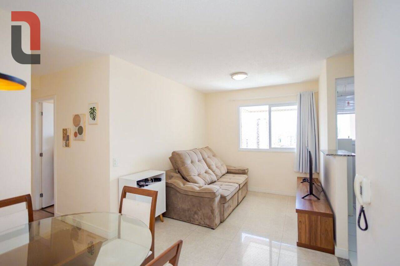 Apartamento com 2 quartos, 49 m²