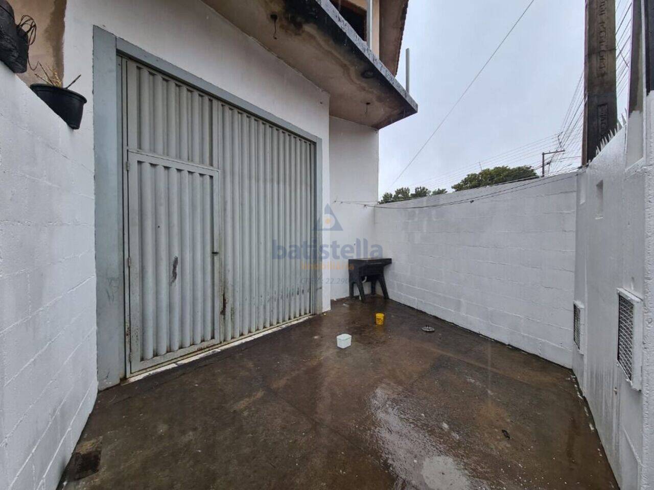 GARAGEM/ÁREA DE SERVIÇO