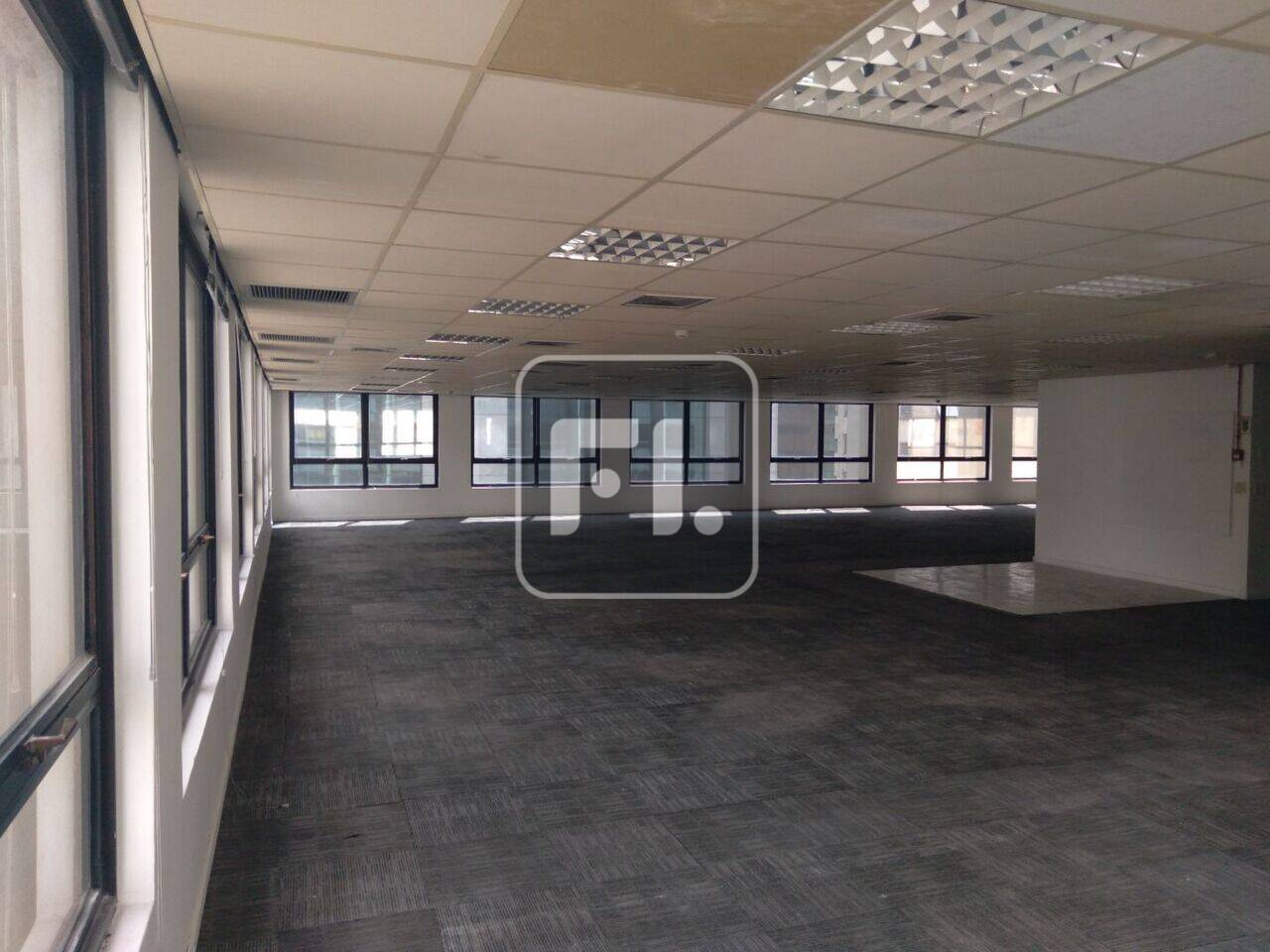 Conjunto comercial com 500 m² na Bela vista para Locação, com piso frio com canaletas,
