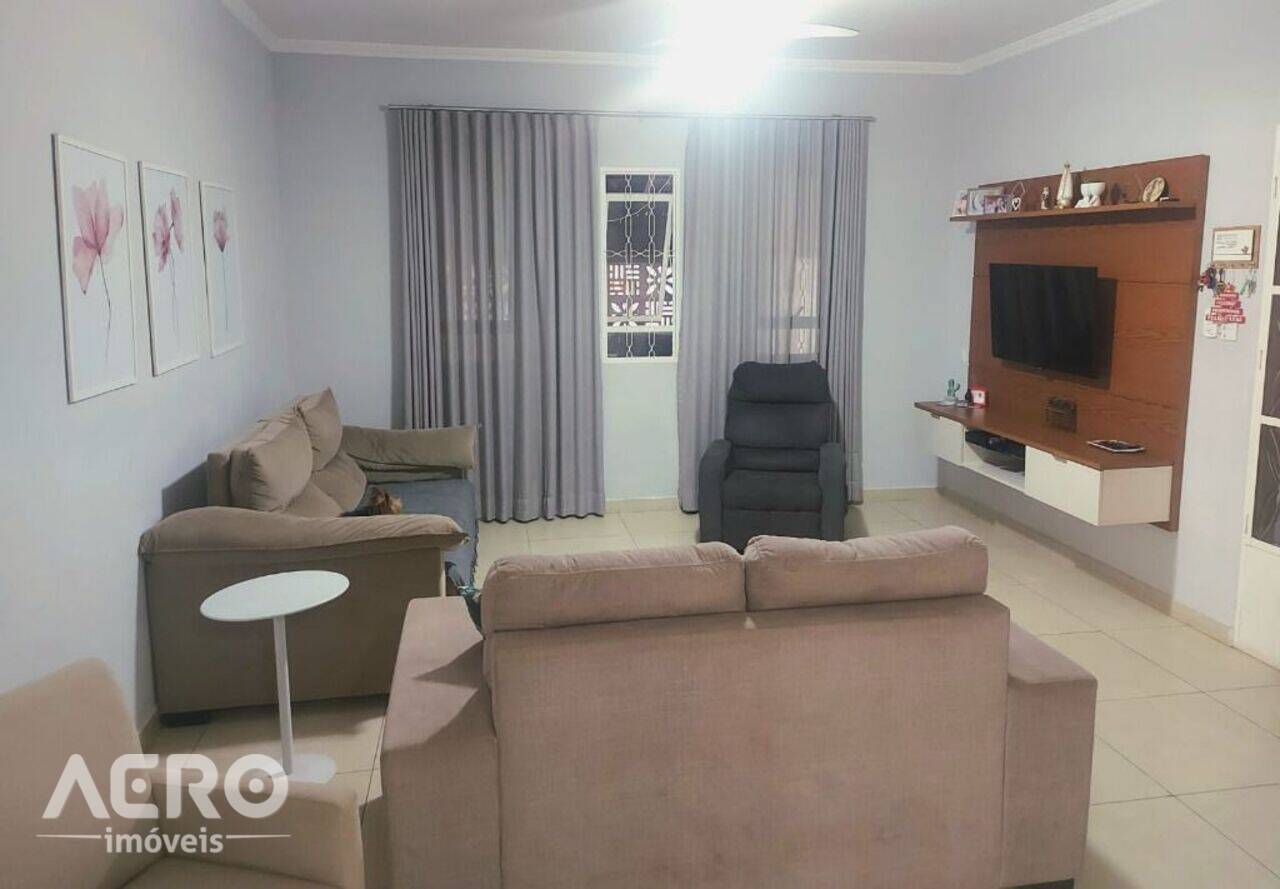 Casa Vila Coralina, Bauru - SP