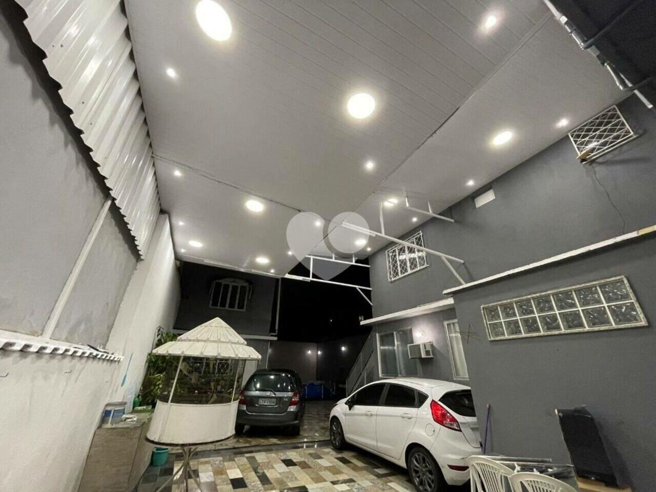 Lopes Enjoy Imóveis Vende!  ! !  Rua Alexandre Calaza - 

Casa Linear 6 quartos 4 banheiros à venda - Vila Isabel/RJ

Casa Linear com terreno de 9.50m de frente e fundos com 42,35m à direita e 42,20m à esquerda, composta por. Jardim frontal, salão em 4 ambientes (49m²), 03(três) quartos sendo 2 suítes, circulação, ampla copa, cozinha(28m²), banheiros, social, área de serviço, lavanderia e garagem para 4 carros.
Todo imóvel em piso laminado e porcelanato, hidráulica e elétrica toda feita.

Casa com energia solar, porem não ficam as placas, ficam as instalações.
Fora do corpo da casa temos um amplo quintal com 3 cômodos, sendo 1 com banheiro e mais 1 sotão sem uso.

Boa localização no Bairro de Vila Isabel, perto de todo comércio e condução para diversos pontos da cidade, Serra, Grajaú, Jacarepaguá, a dez minutos da Praça Verdum onde se tem total facilidade entre bancos e mercados.
Imóvel para Família, sem condomínio.