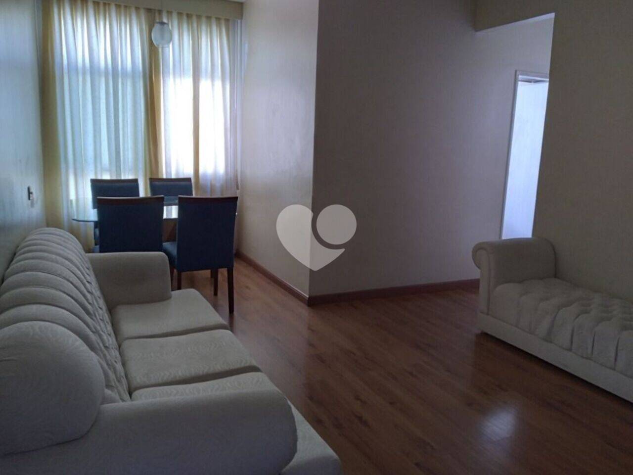 Apartamento 3 Quartos  á venda 100 m² por R$ 550.000.00, Salão dividido em 2 ambientes com piso tabua laminado
3 Quartos com piso laminado, sendo 1( ste ) com armários
Banheiro social . piso cerâmica , azulejo ao teto.
Cozinha , piso cerâmica . azulejo ao teto, com armários embutidos.
Área de serviço e dependências completas .
1 vagas escriturada.
Aceita Financiamento e Fgts.