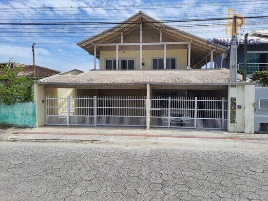 Sobrado de 354 m² Centro - Navegantes, à venda por R$ 750.000