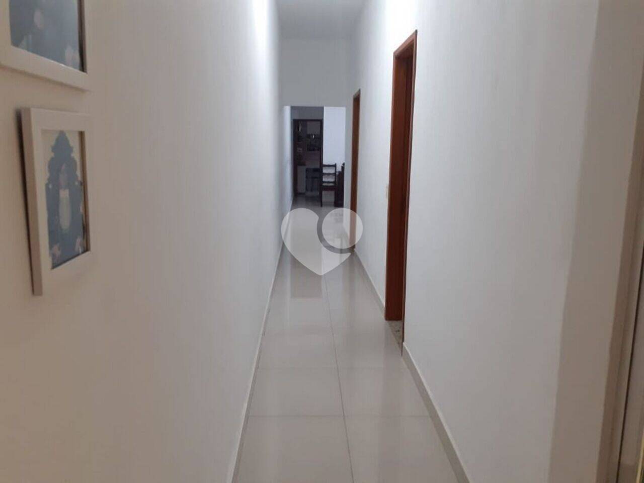 Vila Isabel-  Rio De Janeiro.
Apartamento tipo casa, frente , sem condomínio, próximo a 28 de setembro, perto a todo comércio, Bancos. Composto de 03 dormitórios  com armários embutidos, todo em porcelanato, copa-cozinha, lavanderia 02 áreas externas todo reformado. Aceita financiamento e FGTS.