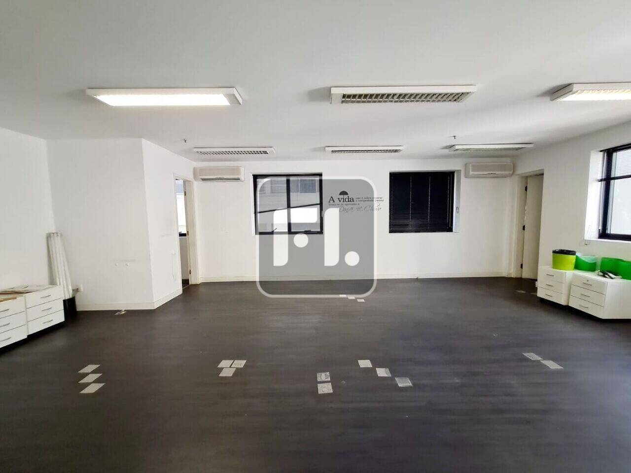 Conjunto para alugar, 55 m²  - Jardins - São Paulo/SP