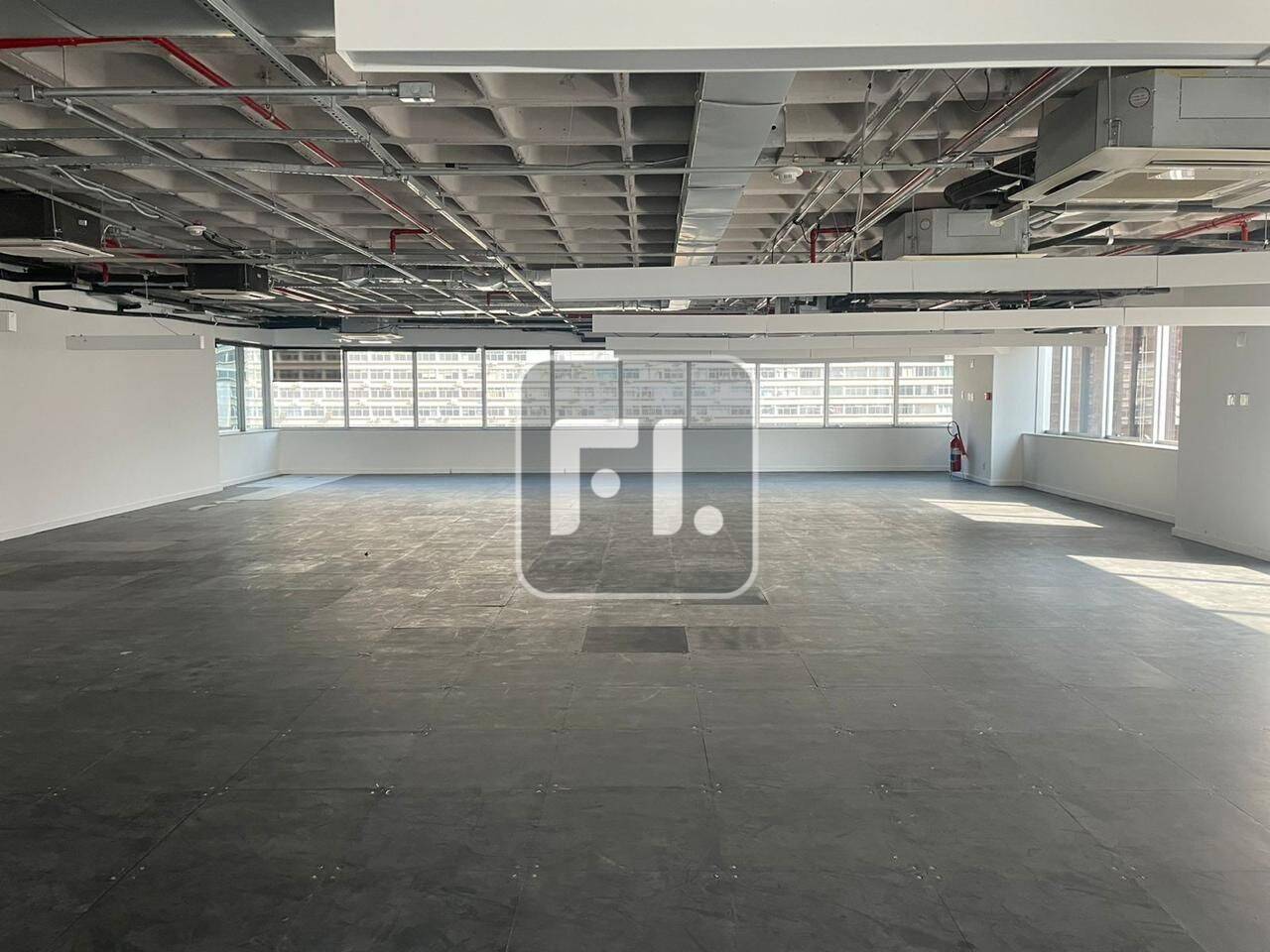 Conjunto comercial com 363 m² na Bela vista para Locação, com piso elevado com ardósia,
