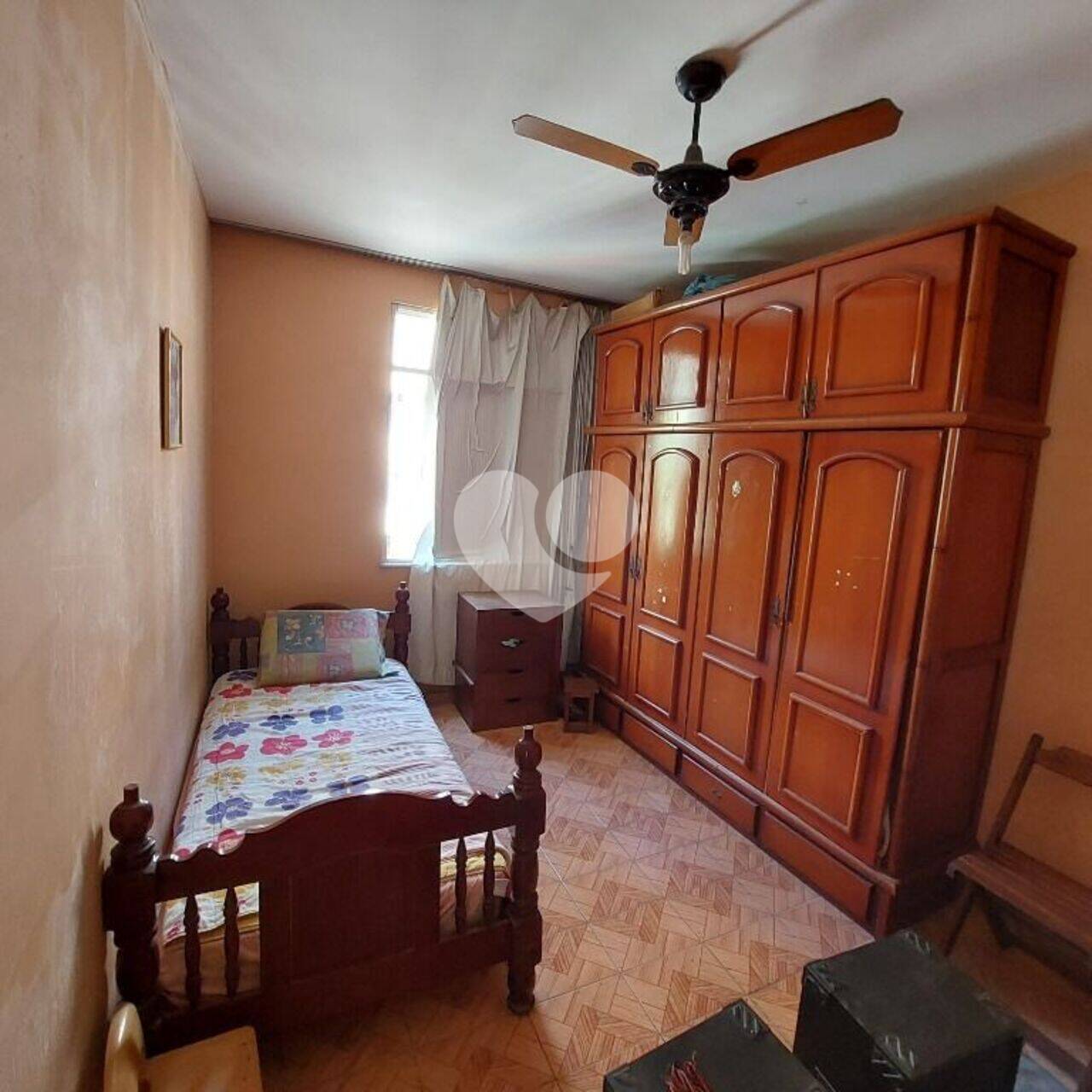 Lopes Enjoy Imóveis Vende! ! !  Rua Mapurari - AP88500

Apartamento com 2 quartos  à venda, 67 m² - Engenho de Dentro - Rua Mapurari.
Apartamento composto de pequeno hall de entrada, sala com 2 ventiladores de teto, corredor de acesso aos 2 quartos, sendo um com ventilador de teto e ao banheiro social com ventilação natural, copa, cozinha com armários, área de serviço com tanque e instalação para máquina de lavar, quarto de empregada.  Uma vaga de garagem na escritura. Prédio com 2 elevadores, salão de festas e brinquedoteca.  Agende sua visita. Rua Borda do Mato,4.