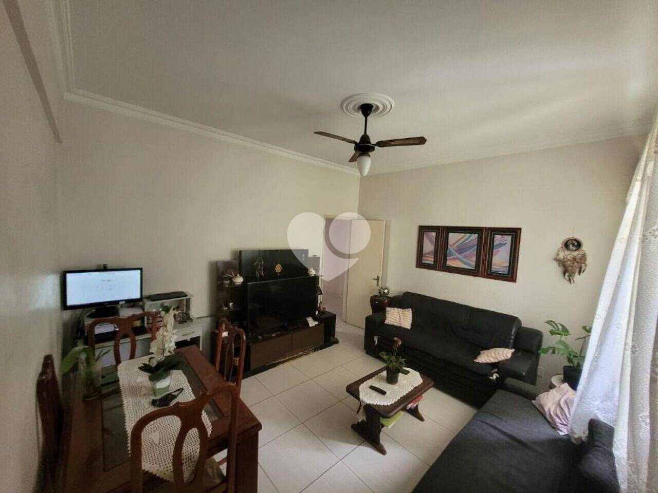 Lopes Enjoy Imóveis vende! Rua Uruguai esquina com Guaxupé  - Tijuca -RJ

Oportunidade na área nobre da Tijuca. Magnifico apartamento lateral e frontal com a Rua Guaxupé,  vista livre para o sumaré, claro e arejado com planta diferenciada, composto por:
Sala ampla, 3 bons quartos, banheiro social, cozinha, área de serviço, quarto de empregada, banheiro de empregada sem vaga de garagem. (todo imóvel em piso porcelanato).

Localização incontestável, colado á Rua Conde de Bonfim e estação do metrô da Rua Uruguai. Farto comércio e condução local: supermercados, bancos, farmácias, colégios, tudo na porta. Vista livre sem comunidade.
O condomínio dispõe de Churrasqueira e Espaço Gourmet.
Portaria Comercial.
Aceita Financiamento e FGTS.
Fuja do aluguel e compre já o seu imóvel! Auxiliamos na análise do seu crédito caso ainda não possua carta aprovada! Ligue e agende já a sua visita! Avaliamos seu imóvel Gratuitamente, faça-nos uma visita Rua Borda do Mato 04-Grajaú-Rj