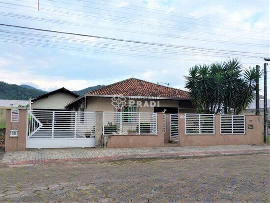 Casa de 147 m² Barra do Rio Cerro - Jaraguá do Sul, à venda por R$ 900.000