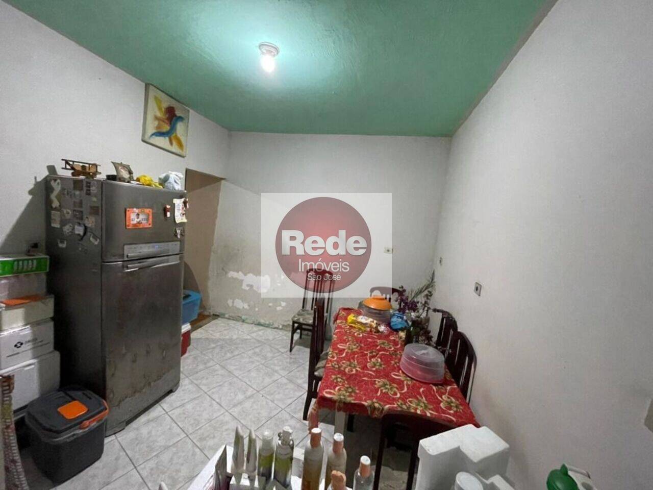 Sobrado Conjunto Residencial Galo Branco, São José dos Campos - SP