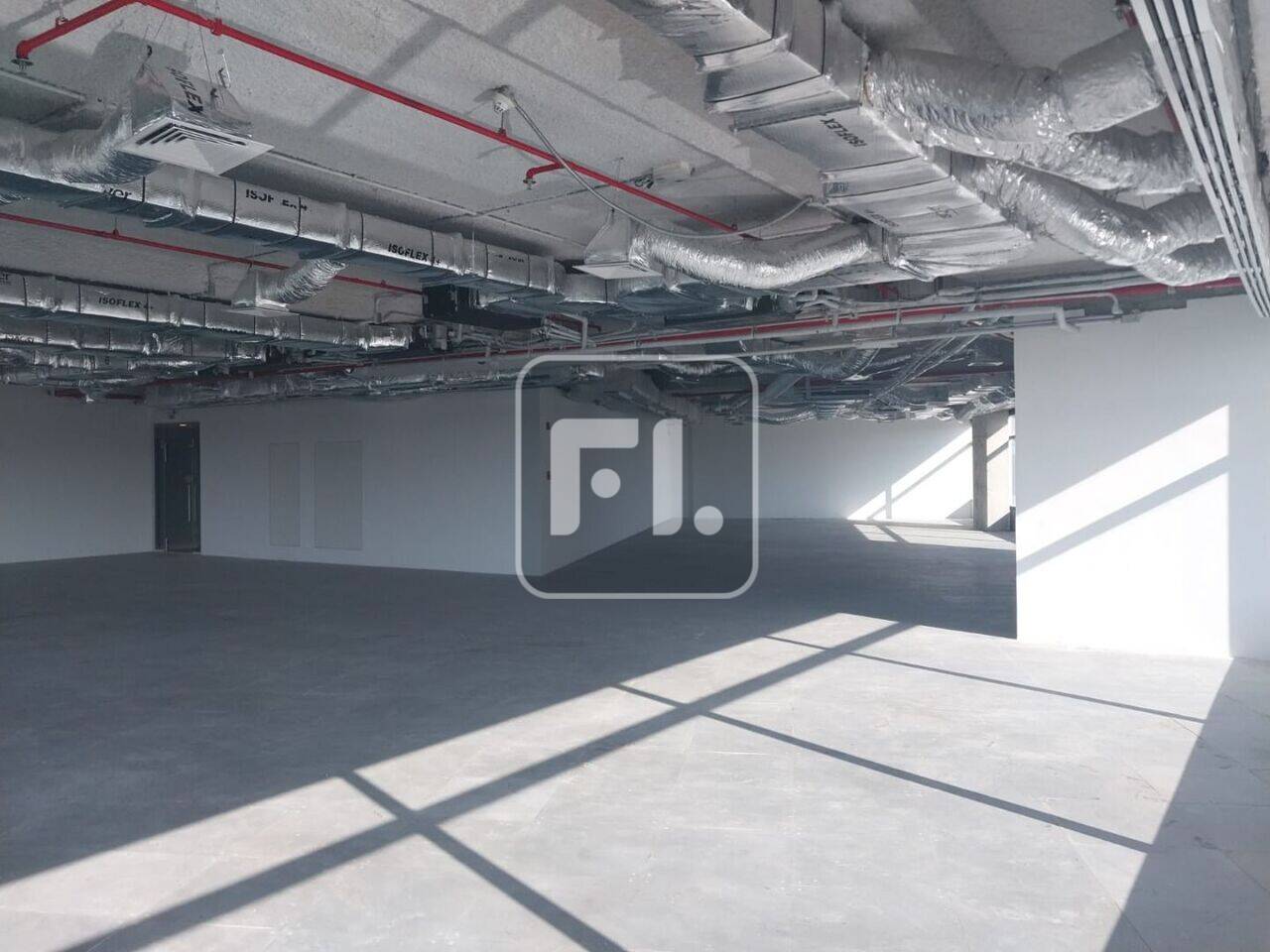 Laje corporativa em empreendimento moderno com 350m² e 14 14 vagas em vão livre, ótima infra estrutura, com elevadores com antecipação de chamadas, auditórios e salas de reuniões, vagas para carro elétrico, heliponto, sistema de esgoto a vácuo, coleta pneumática de residuos. Parque Linear Restaurantes, quiosques, cafés e feira orgânica
