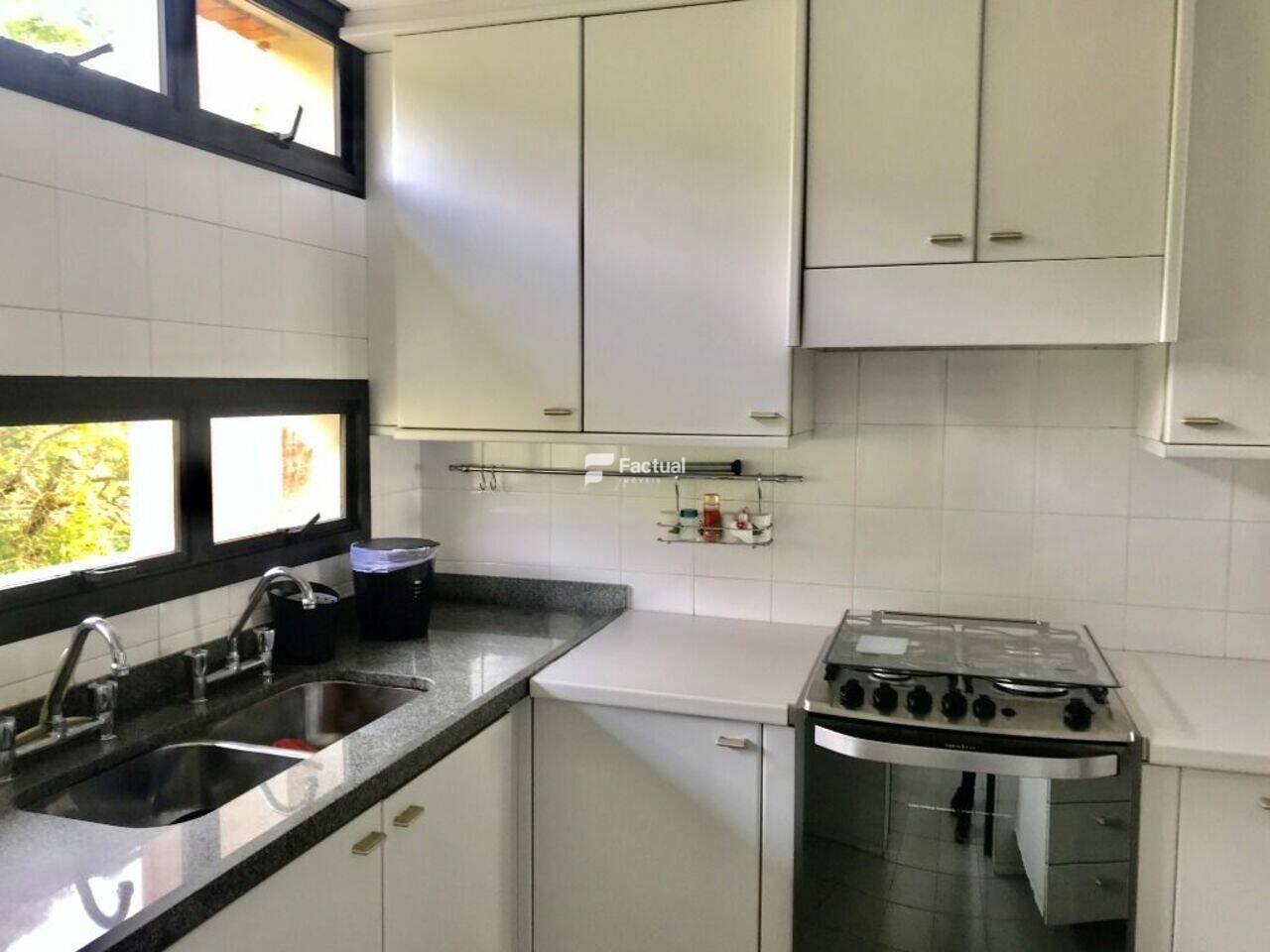 Apartamento Morro Sorocotuba, Guarujá - SP