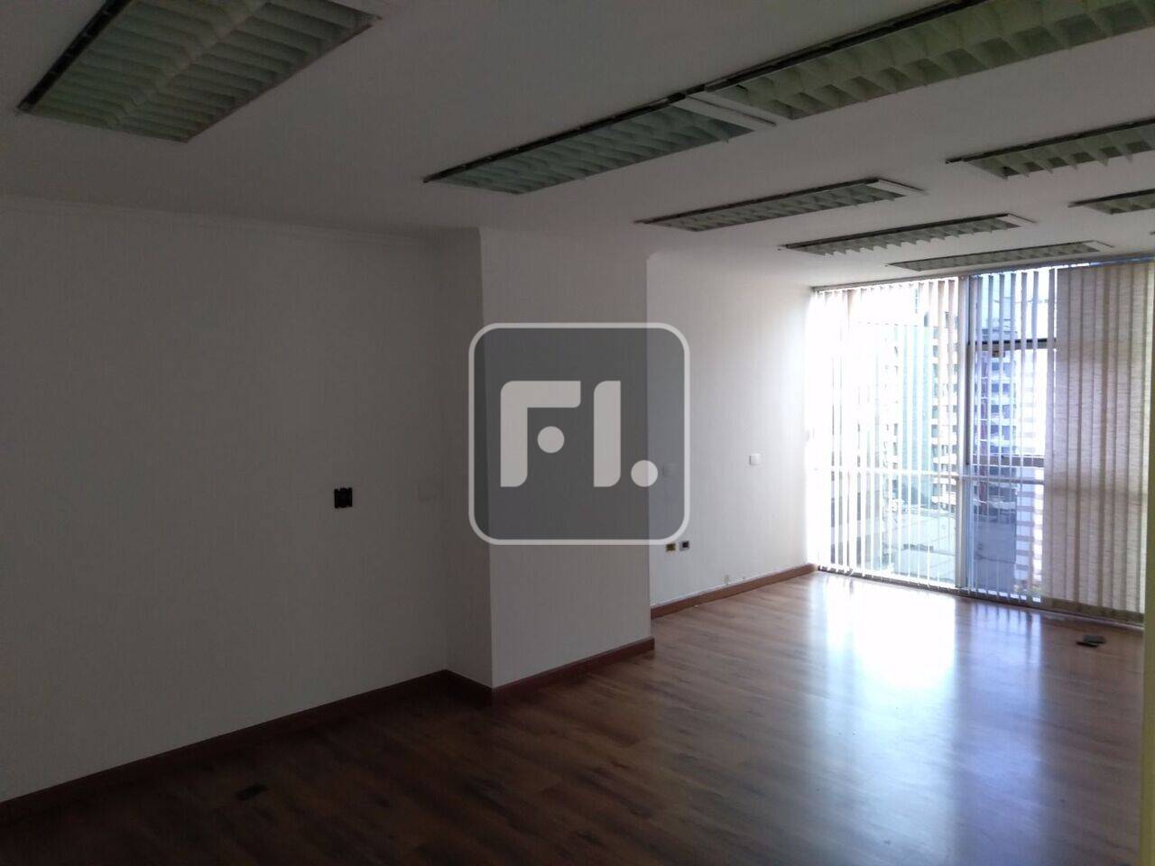 Conjunto comercial com 133 m² no Bela vista para Locação