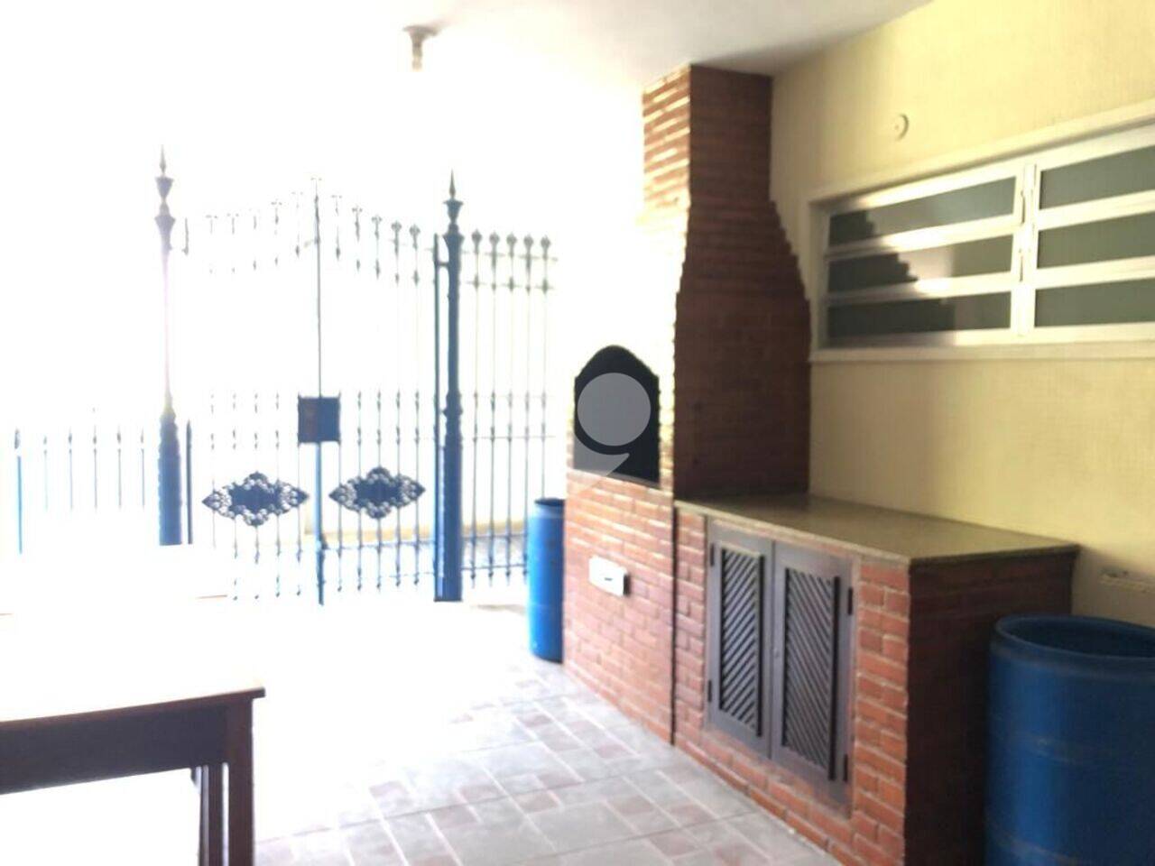 Apto à venda 3 quartos + dep. Completa  81m² 410.000,00 -Tijuca - RJ
Excelente apartamento em prédio muito bem cuidado, em rua arborizada, bem próximo da Conde de Bonfim, com três bons quartos sendo uma suíte, armário planejado em dois quartos, banheiro social, varanda, dependência completa, cozinha, área de serviço. Infra estrutura impecável, composta de dois elevadores , três andares de garagem, com direito a duas vagas, vagas para visitantes, play ground, salão de festas,  churrasqueira, portaria 24 horas. Farto comércio e transporte, à 10 minutos da estação do metrô Uruguai.