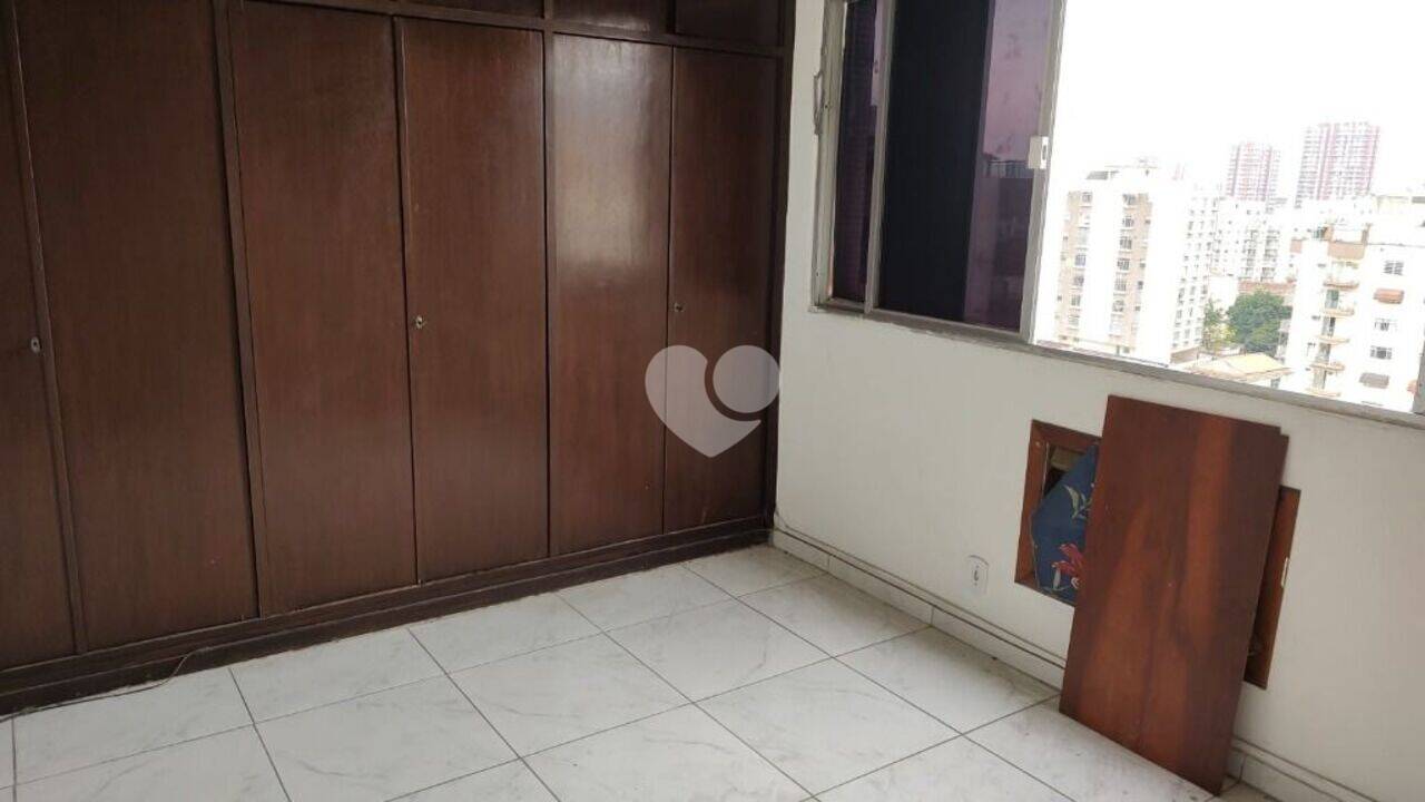 Lopes Enjoy  Vende! Rua Pedro de Carvalho- Meier - AP91529

Apartamento vazio composto por:  sala, 2 quartos, dependência completa, e 1 vaga de garagem coberta, portaria 24h, à venda, 70 m² - Méier - Rio de Janeiro/RJ

Excelente apartamento vazio, claro e arejado com vista livre, junto  à Rua Dias da Cruz! Composto da seguinte forma: Sala ampla, 2 ótimos quartos com armários embutidos, banheiro social, cozinha, área de serviço com tanque e instalação para máquina de lavar, dependências completas, e uma vaga de garagem na escritura, vaga marcada e coberta.

Do Prédio: Circuito interno de câmeras / Portaria 24 horas / 10 andares / 6 apto por andar / interfone / portão eletrônico /elevador (social e de serviço) / Prédio recuado em centro do terreno.

Do Condomínio: Play / Salão de Festas (com geladeira e fogão) / Brinquedoteca / Espaço Kids.

Do Comércio: A cinco minutos da Rua Dias da Cruz / Farto Comércio na região e transporte público para várias partes da cidade.

Da Documentação: OK e apta para Financiamento e FGTS.

SAIBA Quê! LOPES ENJOY IMÓVEIS VENDE! VAI FINANCIAR A SUA COMPRA? SABIA QUE VOCÊ PODE ECONOMIZAR COM O CONSÓRCIO DE IMÓVEL DA LOPES?
Venha visitar nossa loja na Rua Borda do Mato, 04 - Grajaú - RJ.