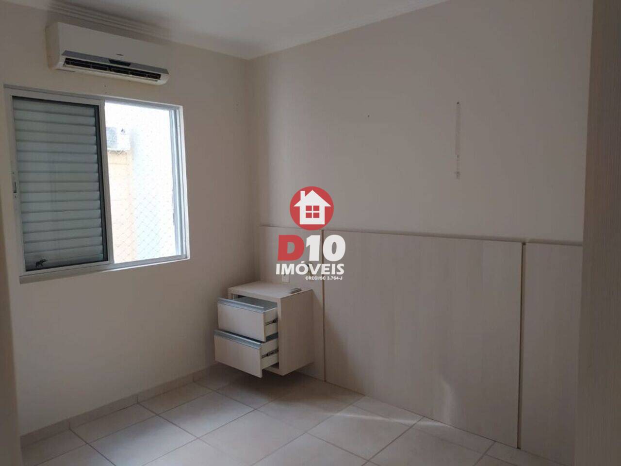 Apartamento à Venda em Araranguá/SC - Bairro Coloninha ??

Localização estratégica, próximo ao Mercado Angeloni e a poucos minutos do centro da cidade.

Características do Imóvel:
?? 2 quartos
?? Banheiro
?? Sala e cozinha integradas
?? Sacada com churrasqueira
?? 1 vaga de garagem
?? Portão eletrônico

Ideal para quem busca conforto e praticidade em um bairro tranquilo.

?? Entre em contato para mais informações e agende sua visita!