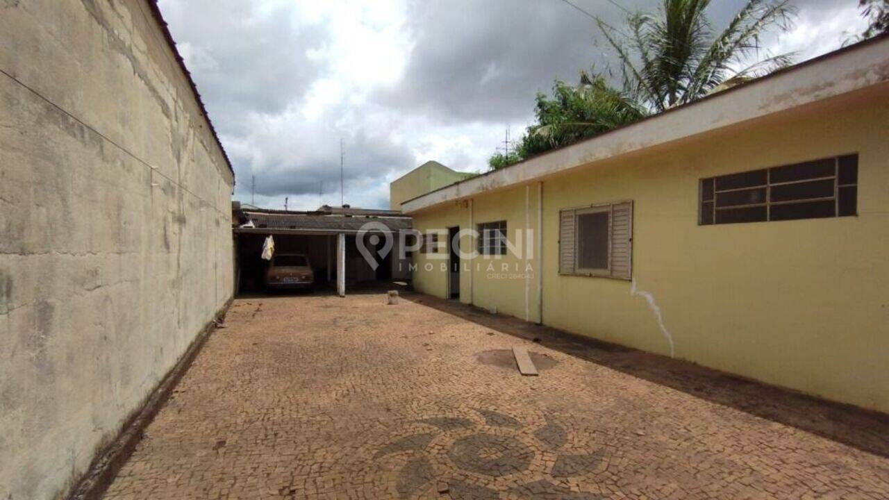 Casa para venda com 2 quartos em Rio Claro - Quintal