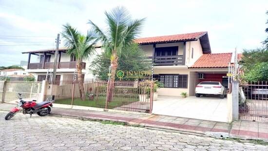 Casa na José de Lyra Telles - Barreiros - São José - SC, à venda por R$ 1.060.000