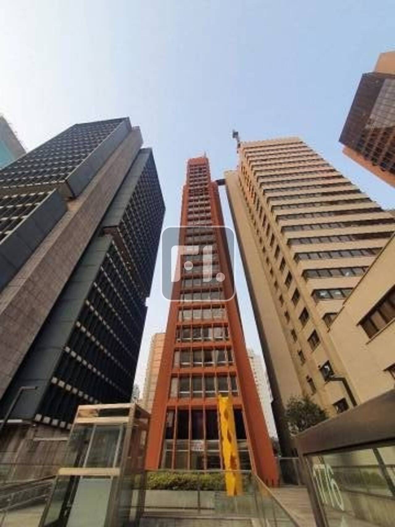 Conjunto comercial com 305m² na Bela vista para venda ou locação, com piso porcelanato,