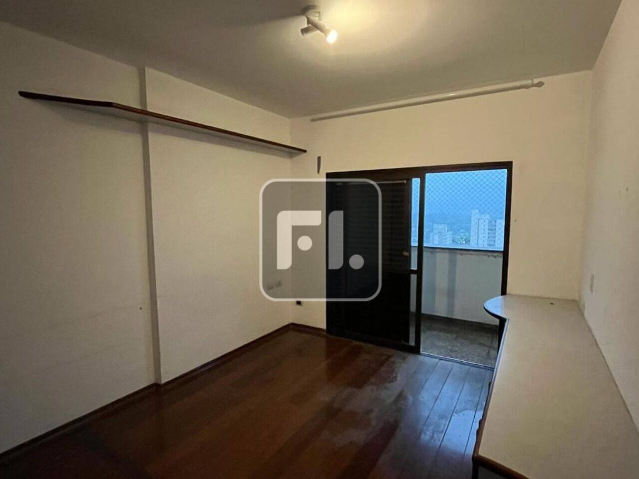 Apartamento á venda,  com 273 m², 4 dormitórios, 2 suítes e 3 vagas de garagem no bairro da: Vila Alexandria - São Paulo/SP