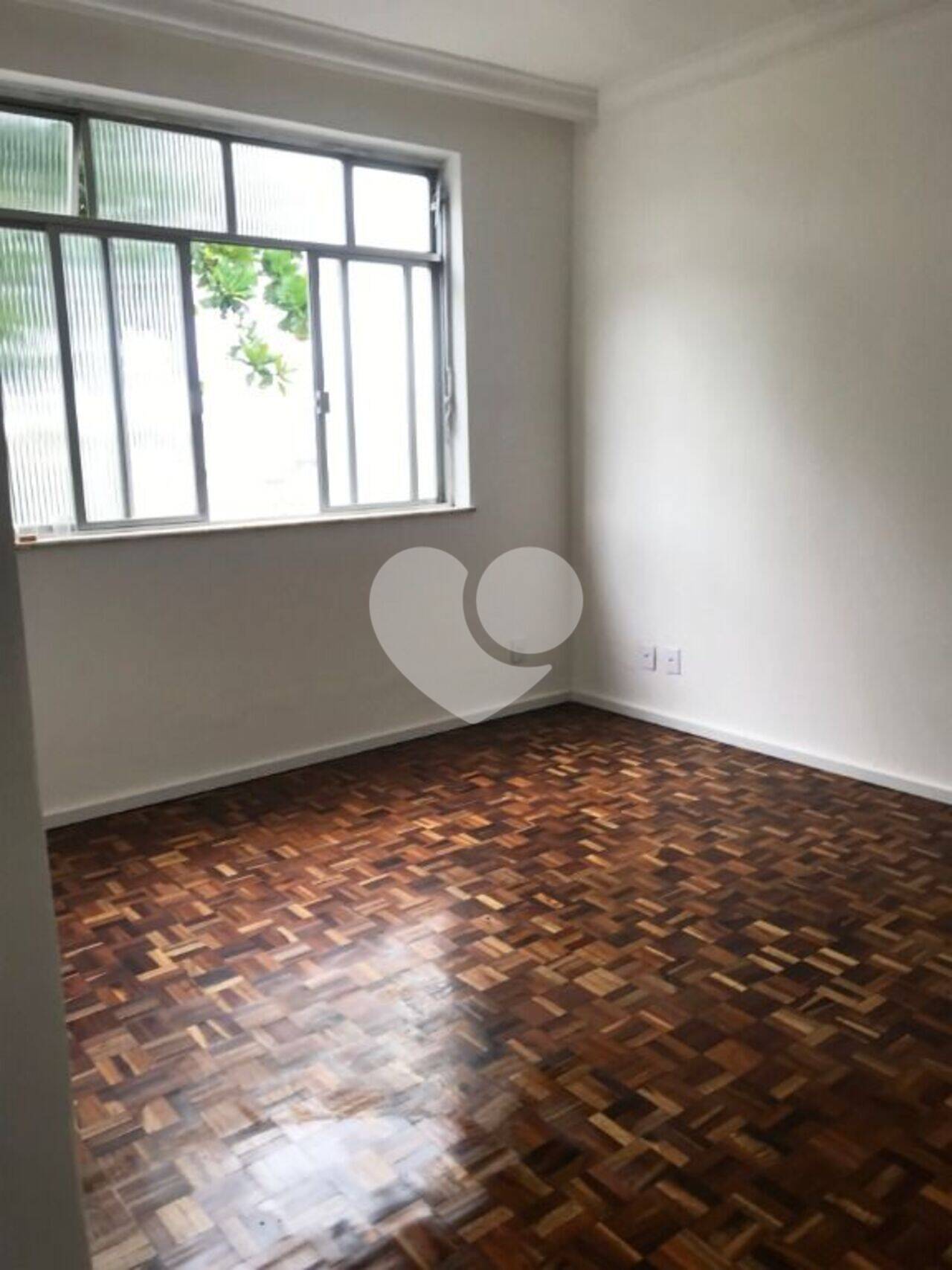 84m², com piso de tanquinho restaurado, 03 quartos amplos, 01 banheiro social com blindex e bancada de granito, cozinha e área de serviço integradas com piso cerâmico, 01 despensa. Próximo ao comercio. - Próximo a estação de trem do Méier. - Bem iluminado; - Bem ventilado;
- Rua silenciosa.