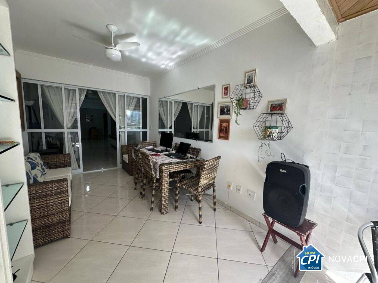 Apartamento Vila Guilhermina, Praia Grande - SP