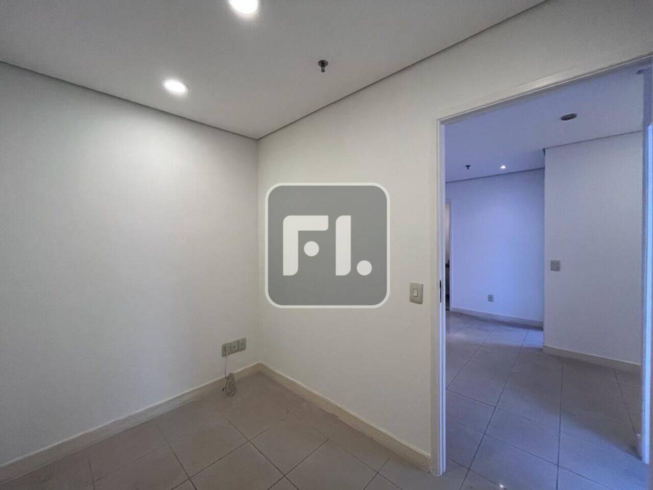 Conjunto à venda, 44 m² - Moema - São Paulo/SP