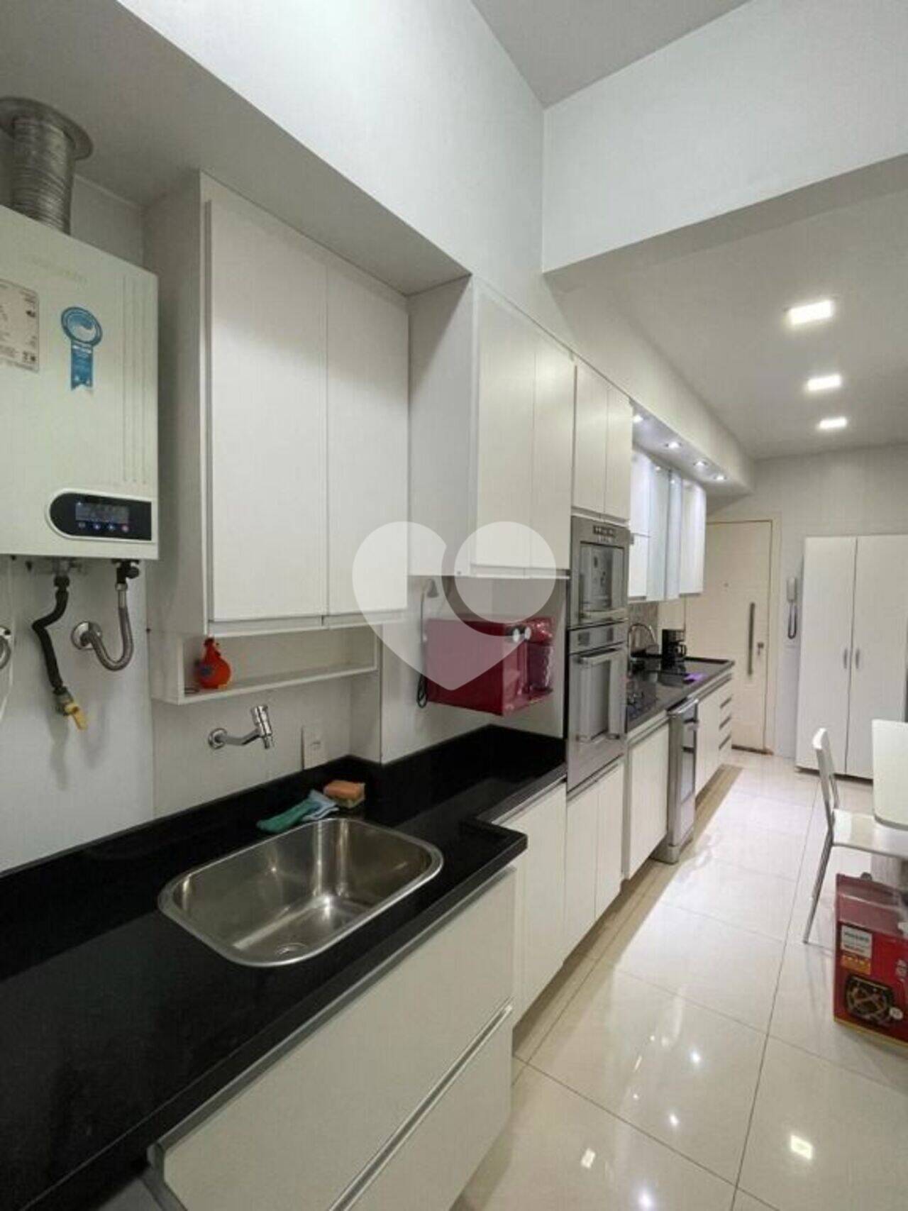 Lopes Enjoy Vende!
Descubra a Elegância Urbana em Méier! 

Este deslumbrante apartamento de 89m² finamente decorado, localizado na cobiçada Rua Dias da Cruz, é a sua chance de viver com estilo e conveniência. 
Com sala acesso a varanda, 2 quartos espaçosos com varanda, todos equipados com armários embutidos sofisticados, banheiro social, cozinha com armários  moderna e reformada , área de serviço, e dependências completas de empregada (revertida para o lado social),  e 1 vaga de garagem na escritura, o espaço é ideal para conforto e privacidade. Os banheiros foram recentemente reformados, refletindo um design moderno e elegante.
Obs.: instalação de split nos quartos e sala.
Desfrute da comodidade de uma vaga de garagem exclusiva em um prédio administrado com excelência, garantindo tranquilidade e segurança 24 horas. O ambiente é acolhedor para os amantes de animais, promovendo um estilo de vida inclusivo e amigável.
A localização é um verdadeiro tesouro: situado próximo a diversas opções de transporte público, serviços e comodidades, tudo está ao seu alcance. Imagine a facilidade de acessar as melhores lojas, restaurantes e parques a uma curta caminhada, oferecendo a você um estilo de vida vibrante e conveniente.
Valor: R$ 550.000,00
Condomínio: R$ 961,81
IPTU Mensal: R$ 167,60
Este apartamento não é apenas um lugar para morar, é um convite para experienciar o melhor do Méier, combinando conforto, estilo e uma localização imbatível.

Documentação Ok. Aceita Financiamento e FGTS.
Avaliamos e Vendemos seu Imóvel.