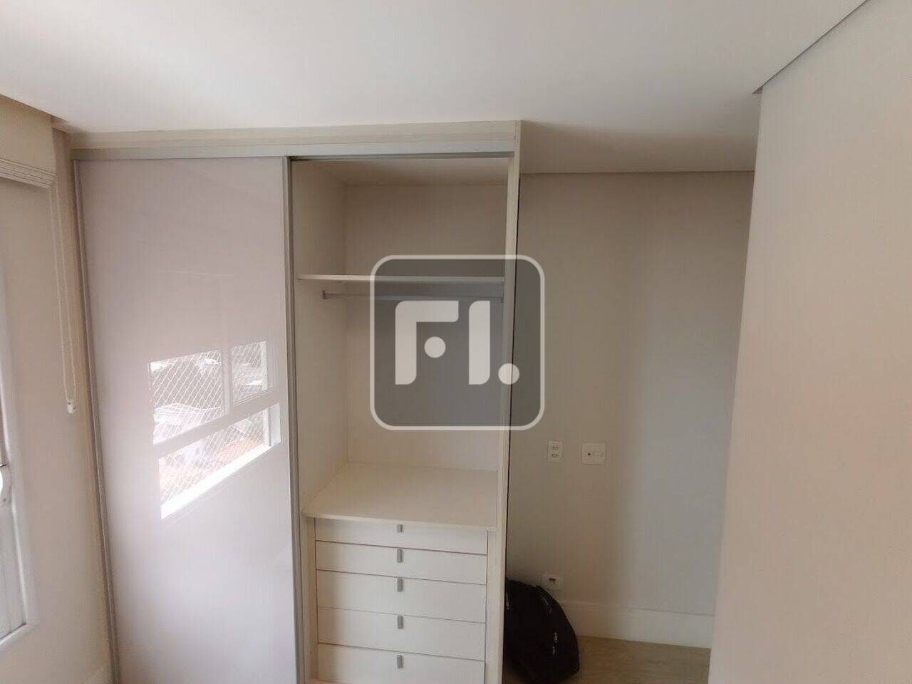 Apartamento com 2 dormitórios, 1 suíte, e 2 vagas de garagem á venda, com 67 m² , na Vila Mariana - São Paulo/SP