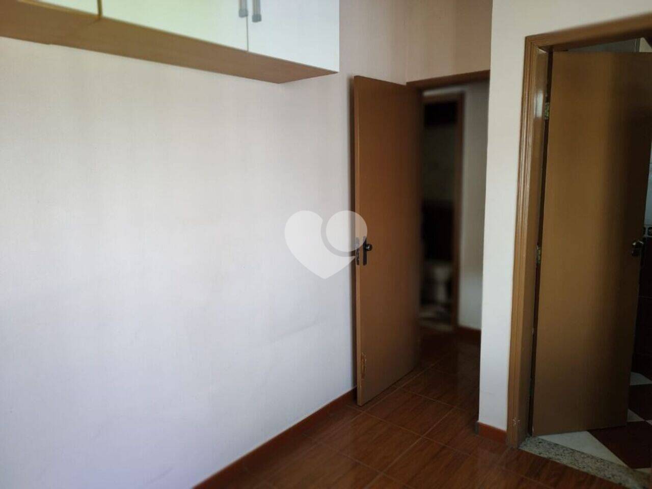 Lopes Enjoy Vende!
Descubra a Elegância Urbana em Méier/Rua Ana Barbosa

Apartamento para venda com 61 metros quadrados com 2 quartos e 2 vagas.
Este deslumbrante apartamento de 61,00m² vazio, com planta diferenciada, localizado na cobiçada Rua Ana Barbosa é a sua chance de viver com estilo e conveniência. 
Do imóvel: O apartamento possui uma varanda aconchegante com vista livre, sala, 2 quartos (sendo uma suíte) com armários planejados e instalação para ar condicionado, banheiro social, cozinha planejada, área de serviço e quarto de empregada. Entrega imediata!
Além disso, o imóvel inclui direito a 2 vagas de garagem. Entre em contato para agendar uma visita! 
Excelente apartamento à venda no Méier, localizado na Rua Ana Barbosa, em uma região privilegiada próxima a mercados, restaurantes, farmácias, padarias, cinema e todo o comércio local, a apenas 4 minutos da Rua Dias Cruz.

A localização é um verdadeiro tesouro: situado próximo a diversas opções de transporte público, serviços e comodidades, tudo está ao seu alcance. Imagine a facilidade de acessar as melhores lojas, restaurantes e parques a uma curta caminhada, oferecendo a você um estilo de vida vibrante e conveniente.
O condomínio oferece serviço de portaria 24 horas, playground, salão de festas, churrasqueira e piscina.
Valor. R$ 680.000,00
Condomínio. R$ 1.180,65
IPTU. R$ R$ 105,50 mensal
Desfrute da comodidade em um prédio administrado com excelência, garantindo tranquilidade e segurança. Ambiente é acolhedor para os amantes de animais, promovendo um estilo de vida inclusivo e amigável.
Este apartamento não é apenas um lugar para morar, é um convite para experimentar o melhor do Méier  (juntinho a Rua Dias da Cruz, combinando conforto, estilo e uma localização imbatível. 
Avaliamos e Vendemos o seu Imóvel.
Atualizado em vintesetedeabril.