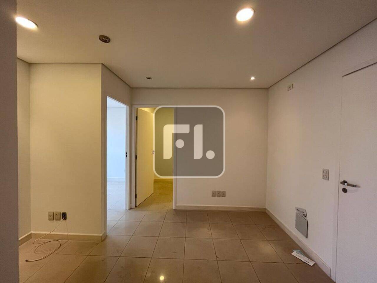 Conjunto à venda, 44 m² - Moema - São Paulo/SP