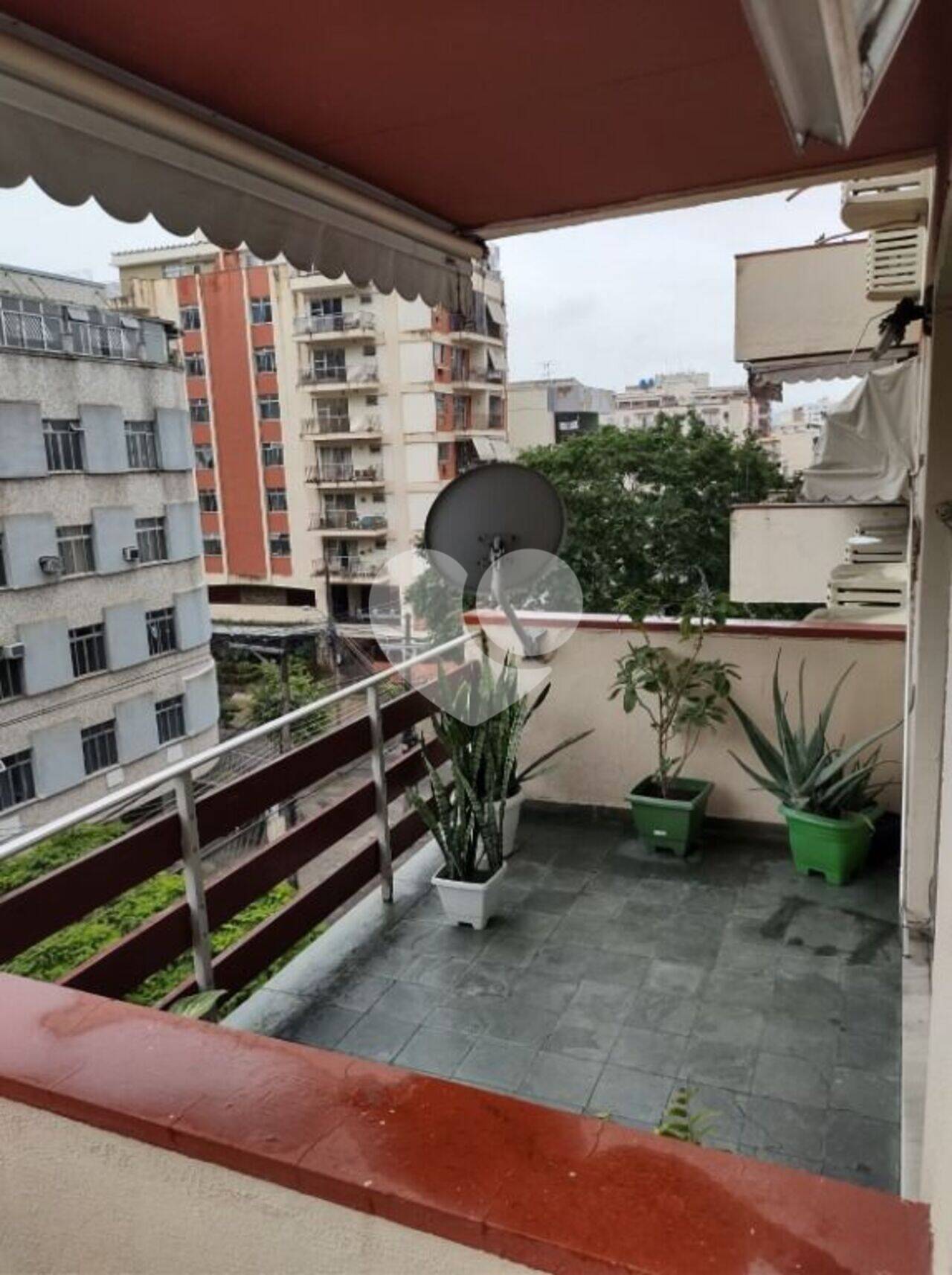 Lopes Enjoy Vende!
Rua Aquidabã - Méier/RJ.
Apartamento 2 quartos, sendo 1 suíte, 1 vaga.
Ótimo apartamento em um excelente condomínio com total infraestrutura, portaria 24h e sistema de monitoramento por câmeras. Localizado no privilegiado bairro do Méier, esse imóvel oferece uma varanda espaçosa, uma sala ampla, dois quartos, sendo um deles suíte, além de um banheiro social. A cozinha é ampla e conta com uma área de serviço, e ainda há uma dependência completa.
O condomínio também oferece uma vaga de garagem na escritura, garantindo praticidade e segurança. Aceitando financiamento e FGTS, essa é uma oportunidade imperdível. 
Avaliamos e Vendemos o seu Imóvel.