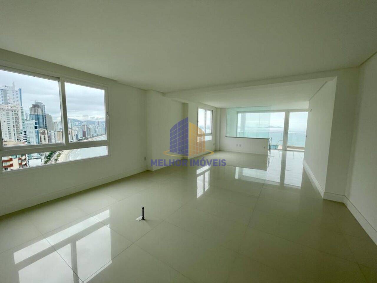 Apartamento triplex Frente Mar, Balneário Camboriú - SC