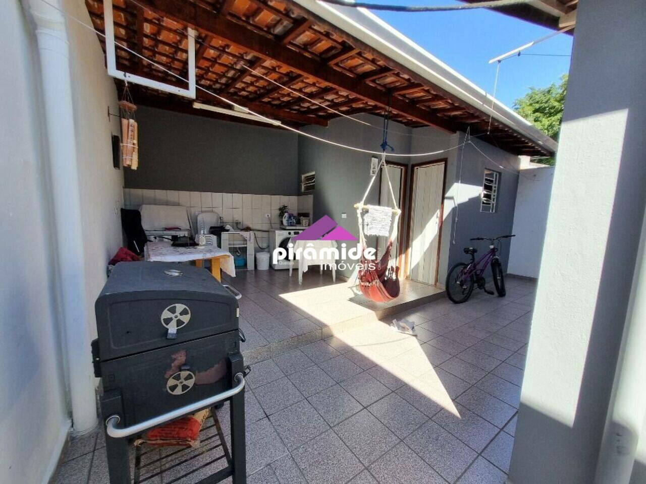 Casa Conjunto Residencial Trinta e Um de Março, São José dos Campos - SP